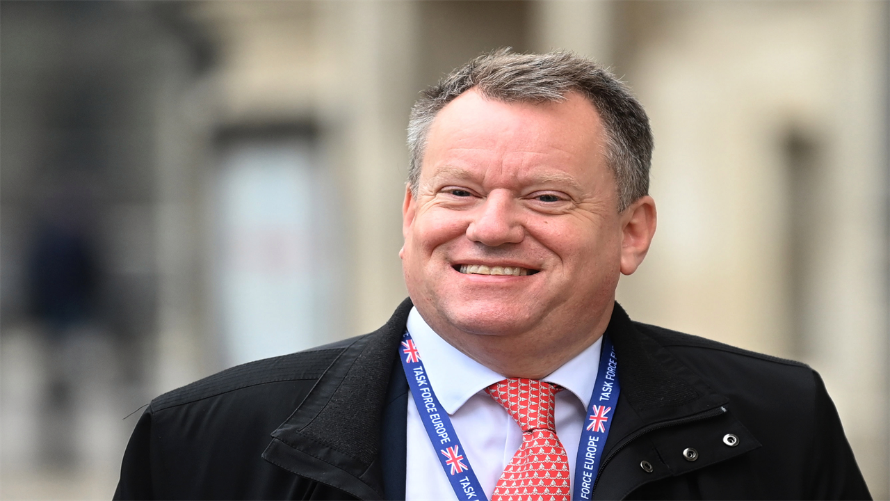 Dominic Cummings ‘applies himself in short bursts’ and PM needed to refresh the team, says minister