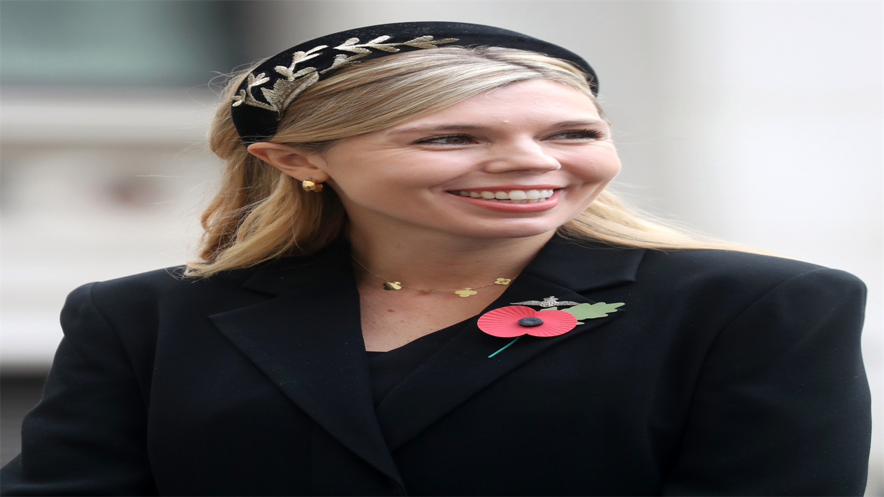 Dominic Cummings’ secret ‘I wish her well’ message in coded threat to Carrie Symonds