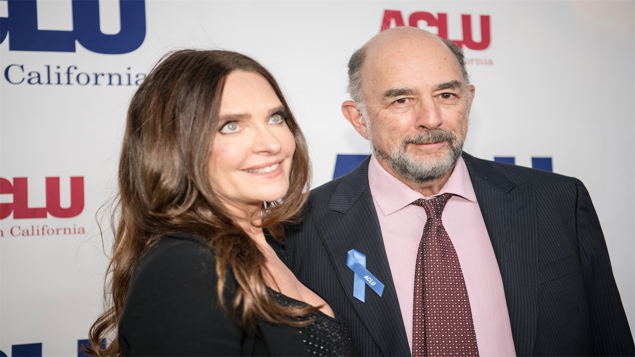 West Wing’s Richard Schiff in ER and ‘on oxygen’ after he was hospitalized two weeks following COVID-19 diagnosis