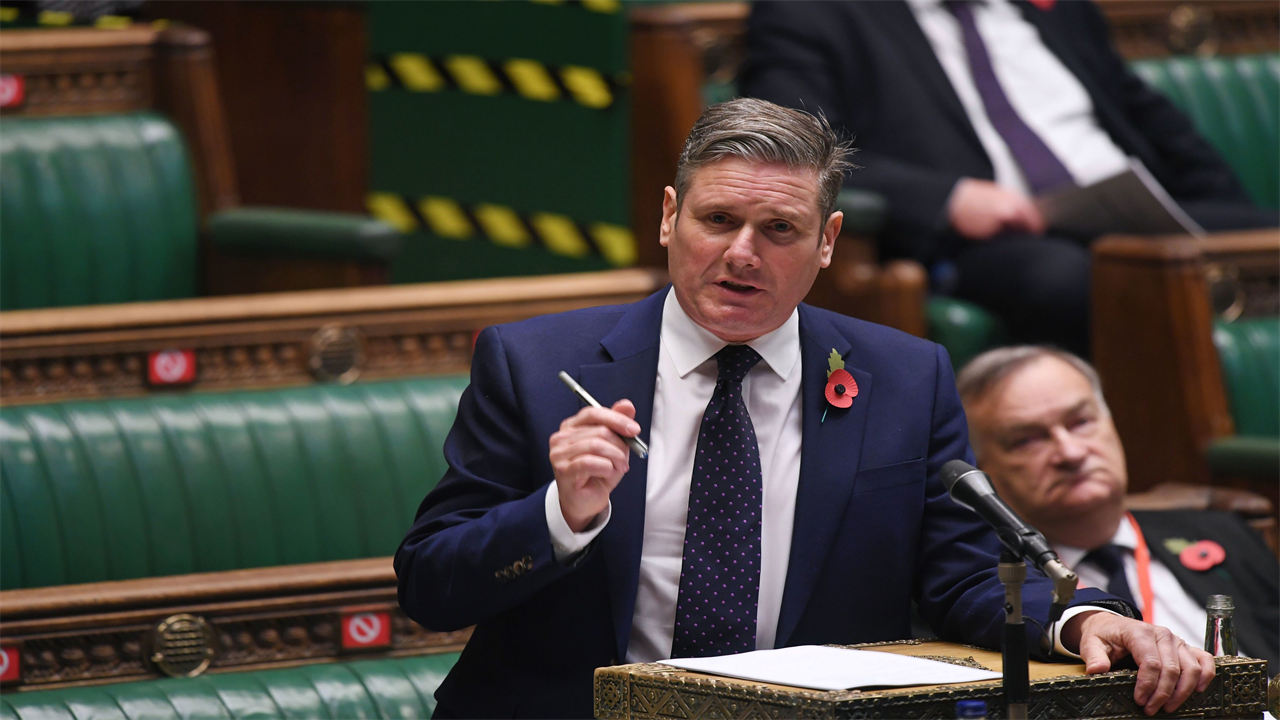 Sir Keir Starmer slammed as Jeremy Corbyn let BACK into Labour Party despite refusing to apologise for anti-Semitism