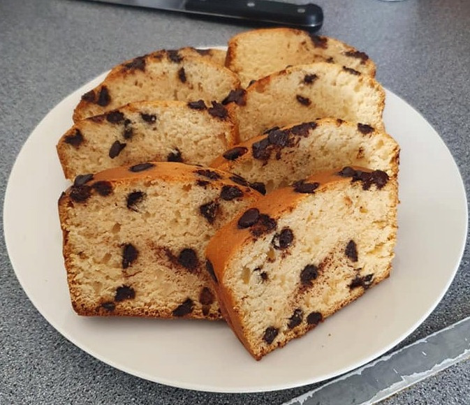 People are making amazing chocolate chip cakes in their slow cookers and you only need three ingredients