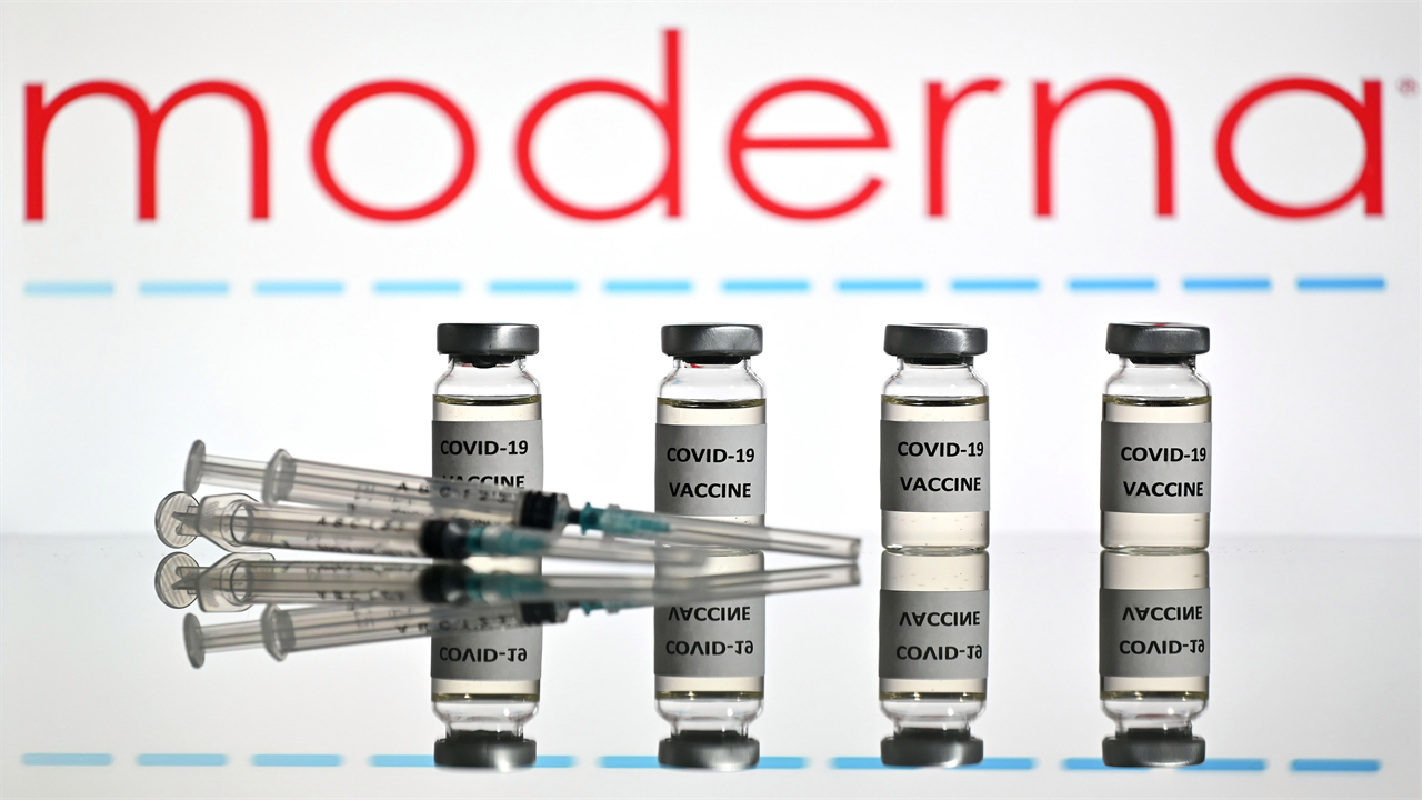 Dolly Parton hailed as Covid ‘savior’ after funding Moderna vaccine with $1million of her own cash