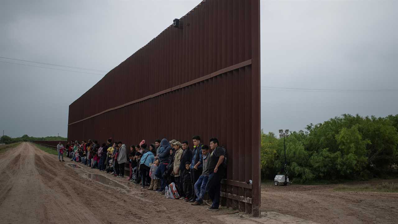 Judge Halts ‘Public Health’ Expulsions of Children at the Border