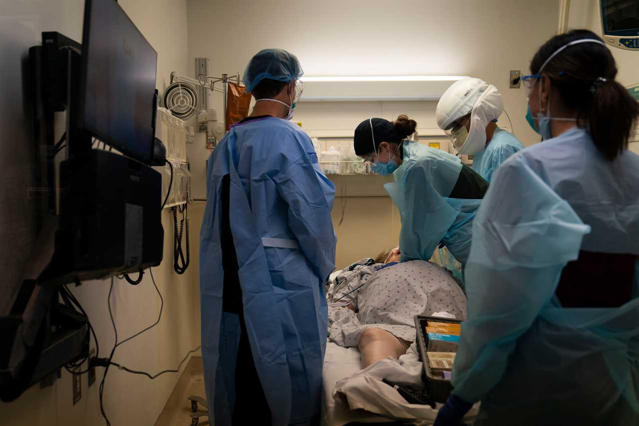 US hits ANOTHER record high day with 185k Covid cases as overwhelmed hospitals convert parking garages to treat patients