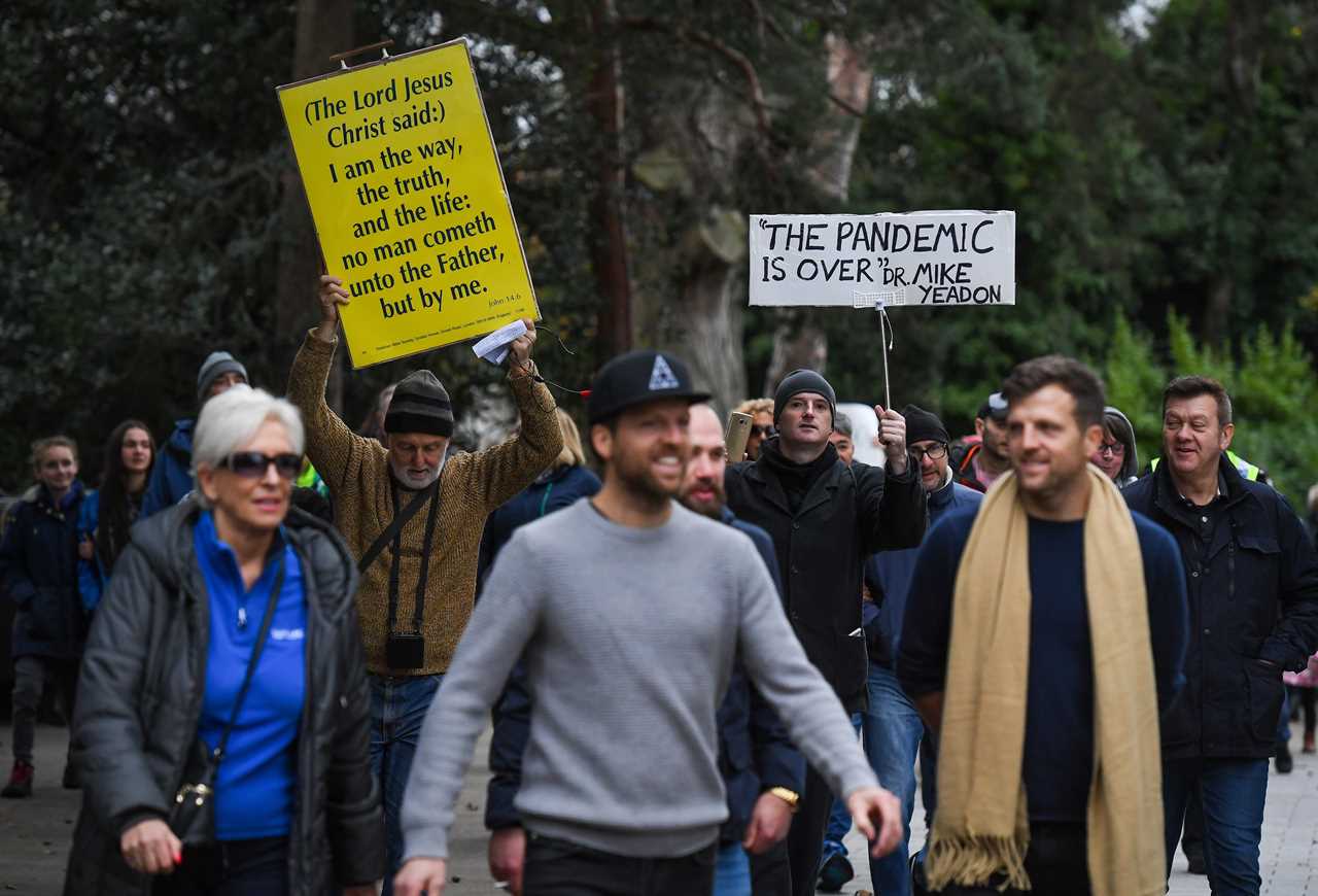 Anti-lockdown protesters clash with cops as hundreds chanting ‘freedom’ hit the streets