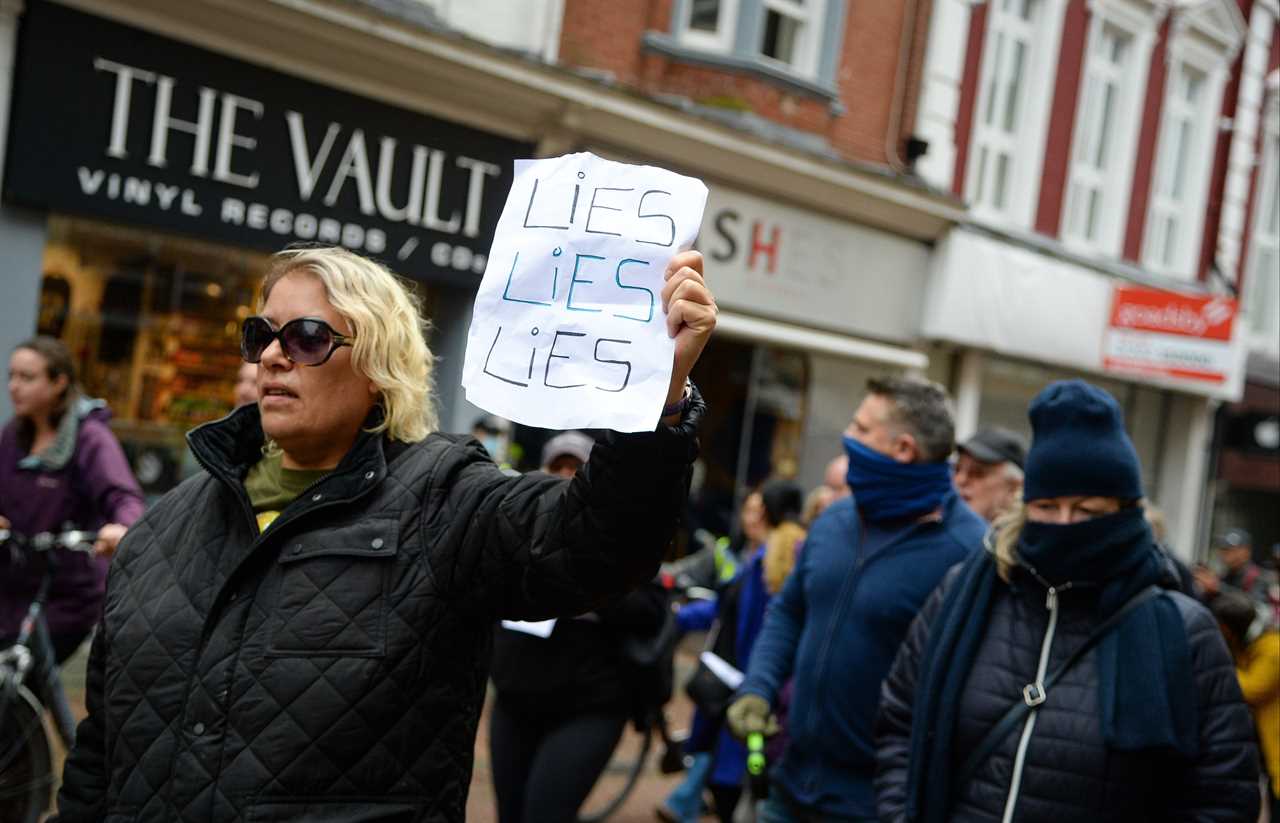 Anti-lockdown protesters clash with cops as hundreds chanting ‘freedom’ hit the streets