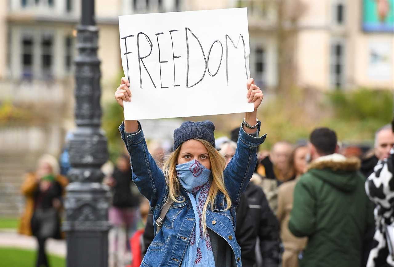 Anti-lockdown protesters clash with cops as hundreds chanting ‘freedom’ hit the streets