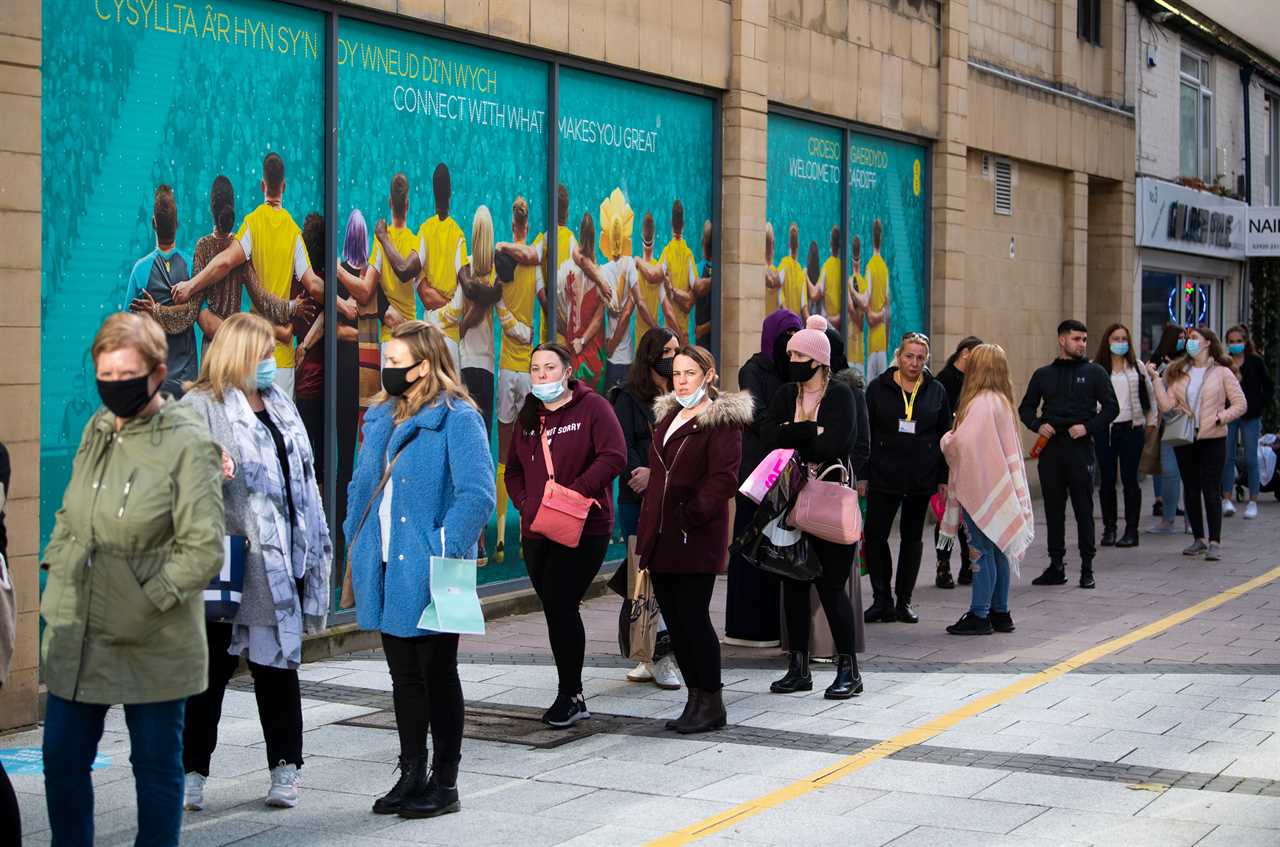 Welsh shoppers flock to Cardiff city centre as England remains in lockdown