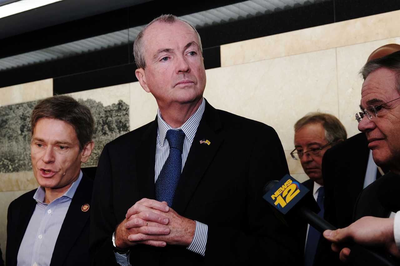 Democrat Gov Murphy called a ‘d**k’ by angry NJ diners as he eats out with his family after plea to curb Thanksgiving