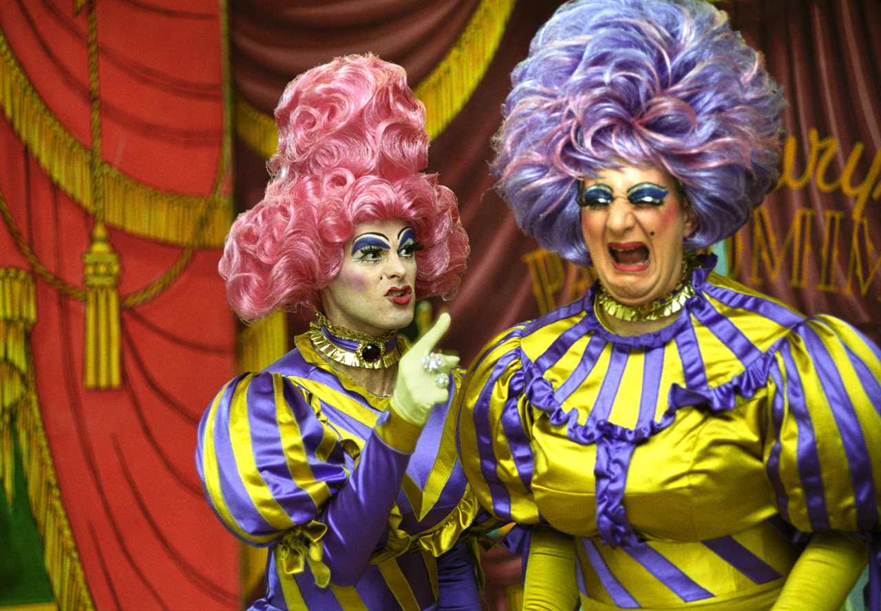 Panto fans asked to click their fingers and stamp feet instead of heckling to avoid spreading Covid when theatres reopen