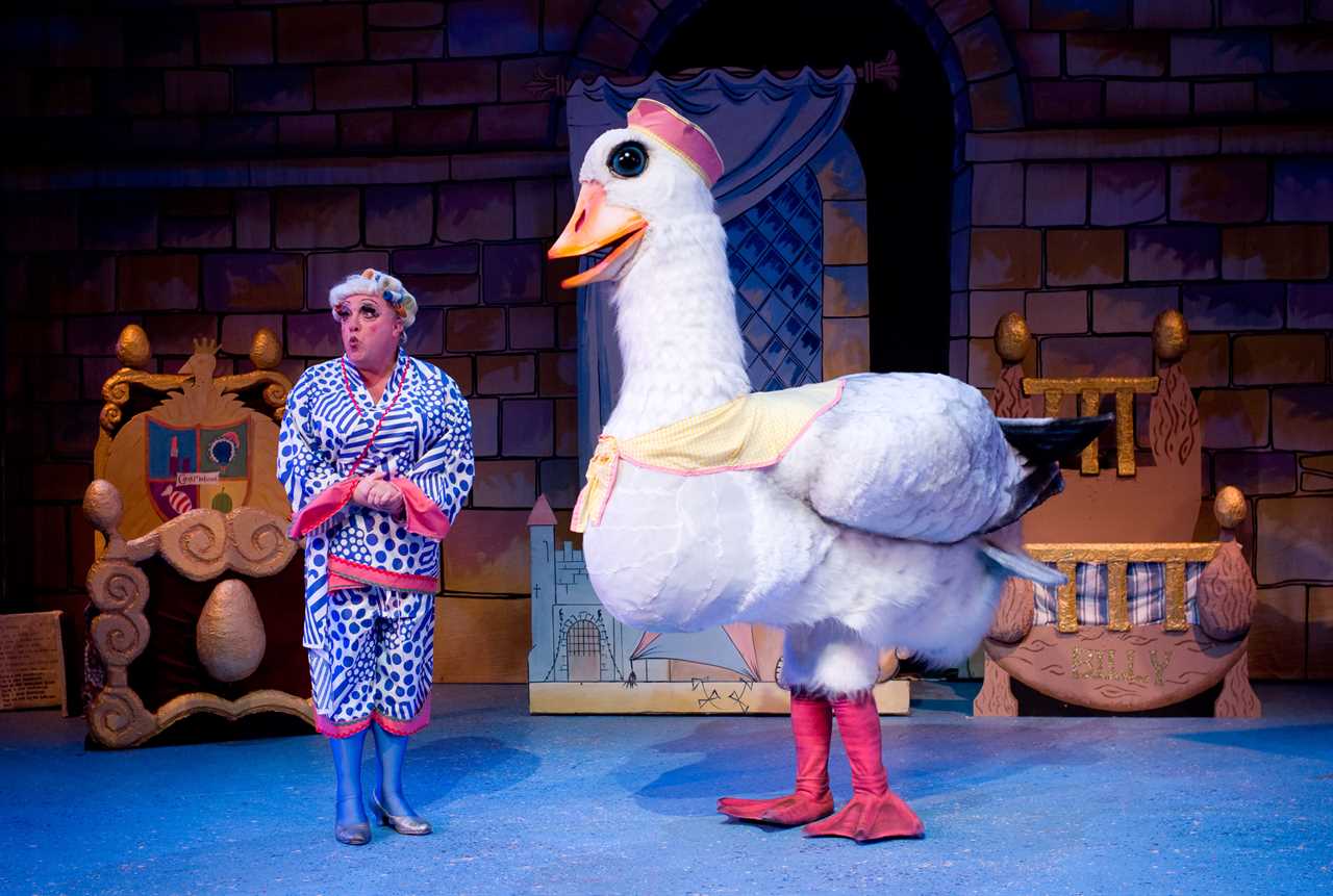 Panto fans asked to click their fingers and stamp feet instead of heckling to avoid spreading Covid when theatres reopen