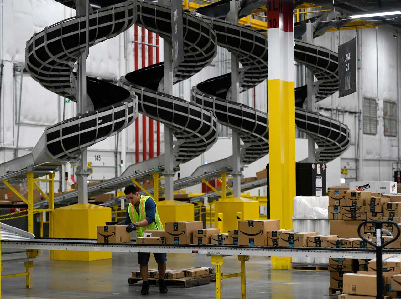 Amazon to spend $500M in one-time bonuses for frontline workers due to pandemic – giving full-time employees $300 each