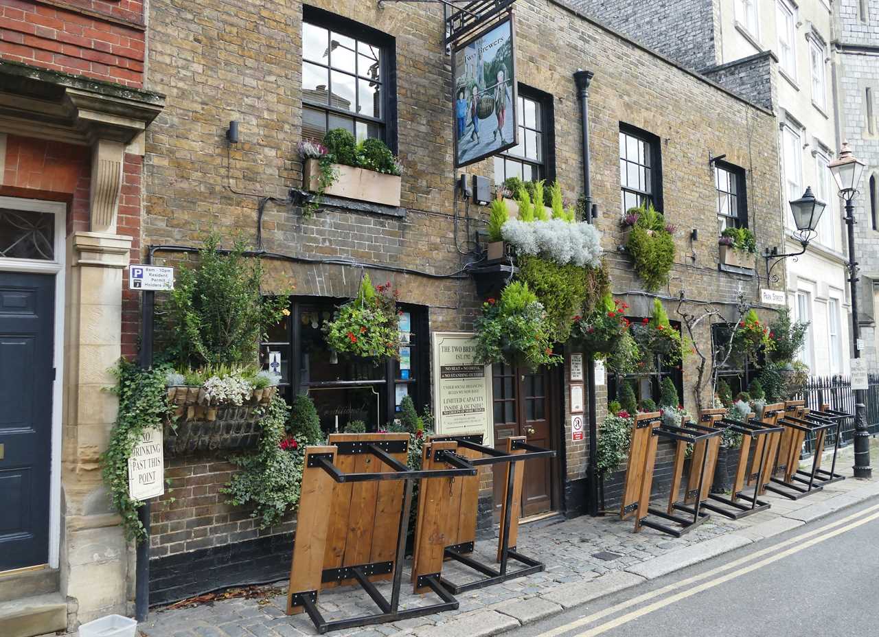 Pubs and restaurants face near £8billion loss of trade amid ‘carnage’ caused by new Covid tiers