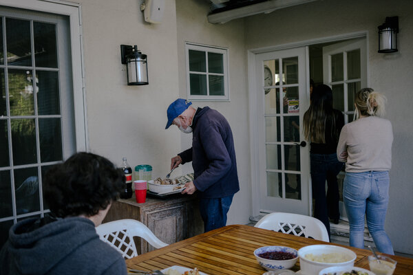 Pictures of a Thanksgiving That No One Pictured