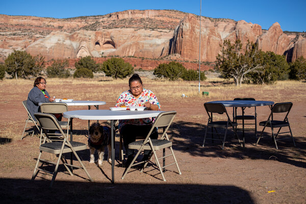 Pictures of a Thanksgiving That No One Pictured