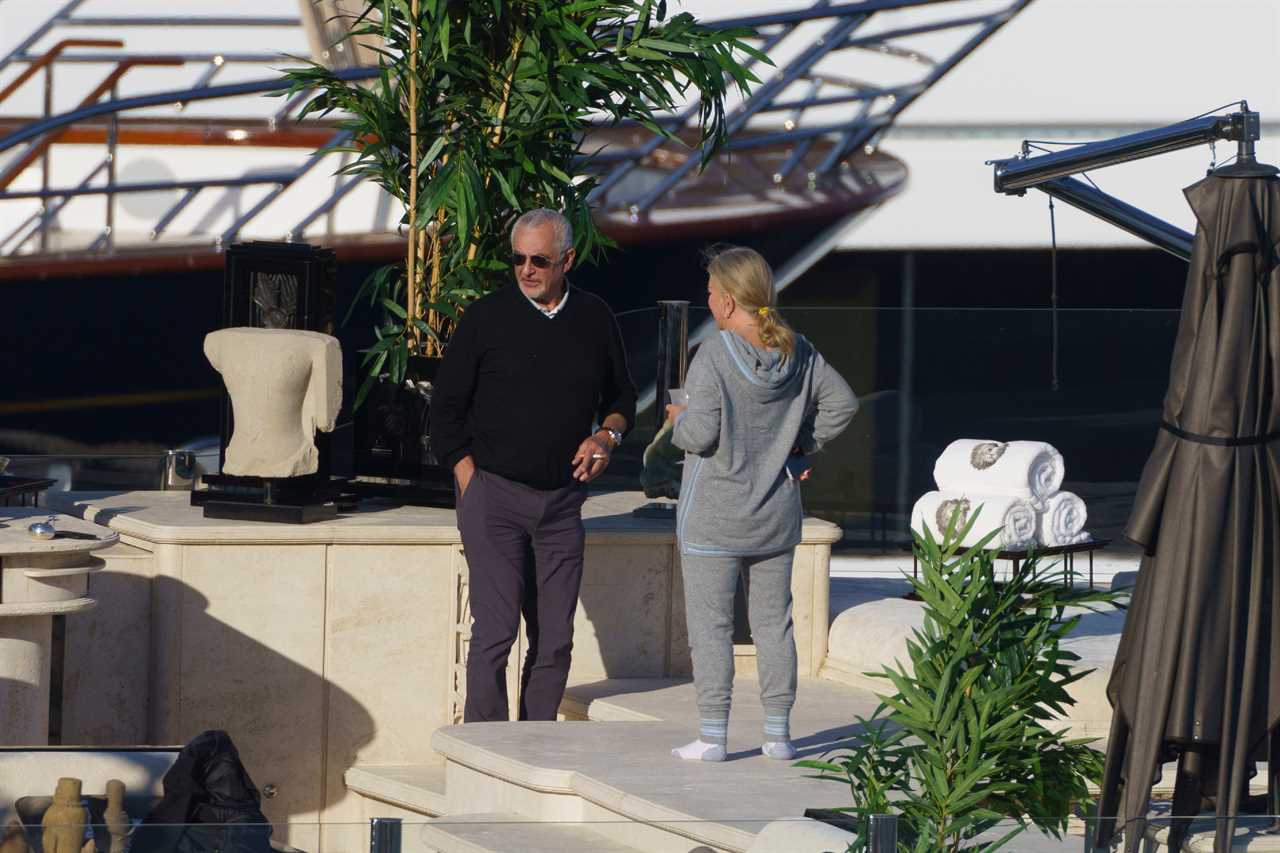 Topshop boss Philip Green ‘plans £30k-a-night Christmas getaway’ while 13,000 staff face the sack from collapsing empire