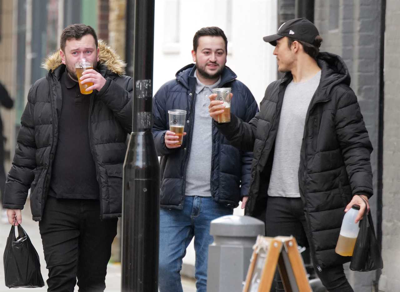 Tier 2 lockdown: Drinkers enjoy pints in London’s Borough Market before strict rules ban pubs serving booze without food