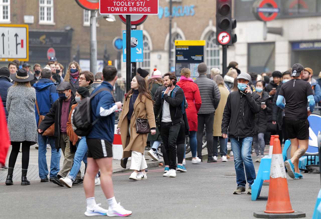 Tier 2 lockdown: Drinkers enjoy pints in London’s Borough Market before strict rules ban pubs serving booze without food