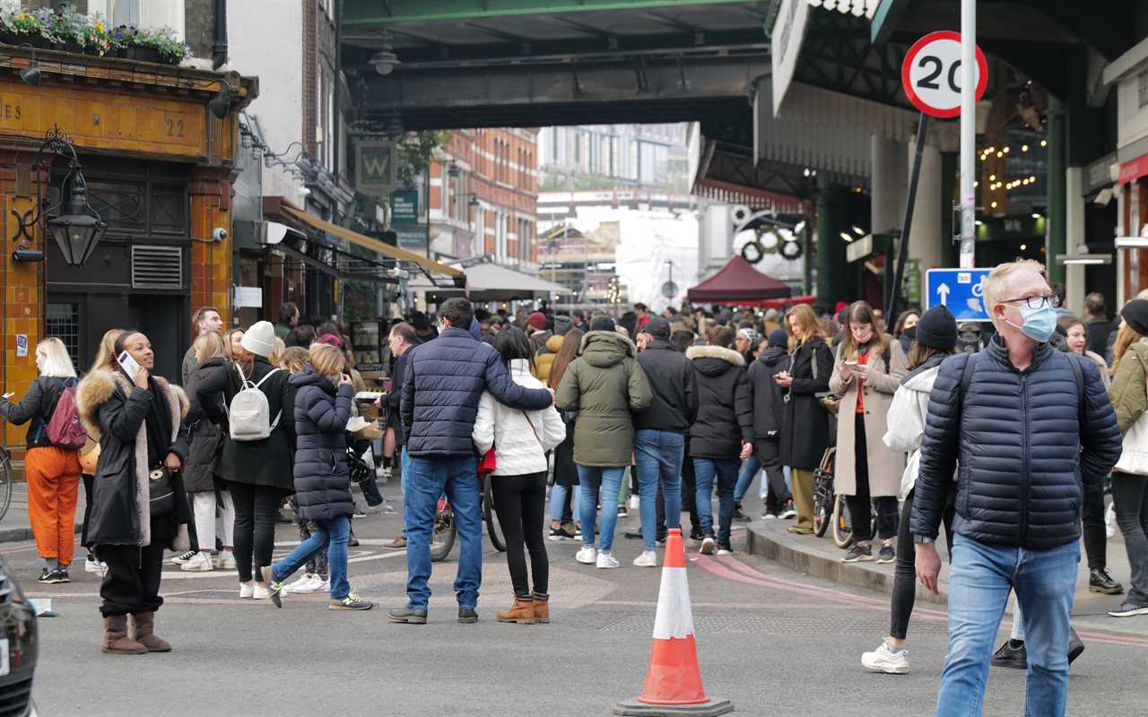 Tier 2 lockdown: Drinkers enjoy pints in London’s Borough Market before strict rules ban pubs serving booze without food