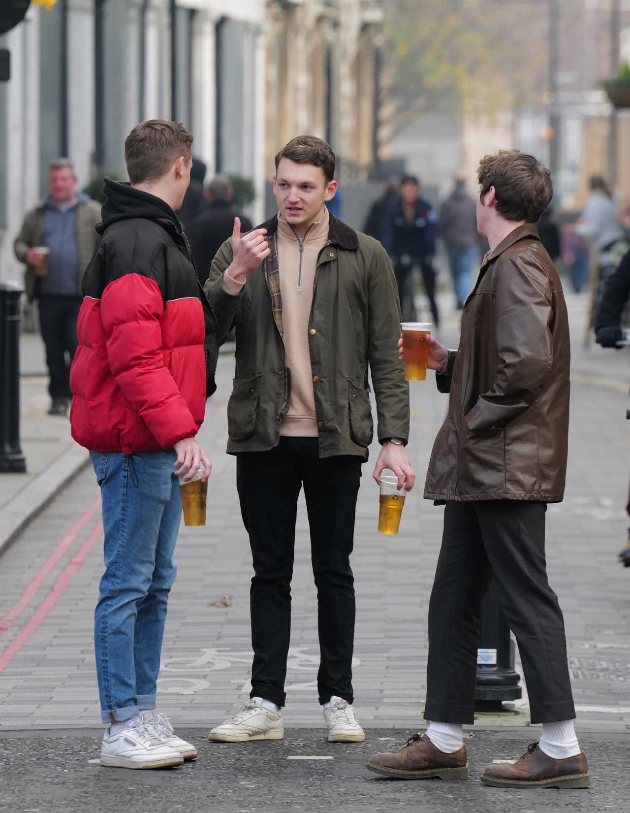 Tier 2 lockdown: Drinkers enjoy pints in London’s Borough Market before strict rules ban pubs serving booze without food