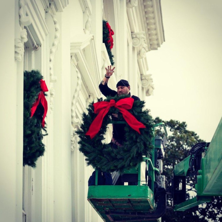 Melania Trump thanks volunteers for decorating White House ‘after saying “who gives a f**k about Christmas” on tape’