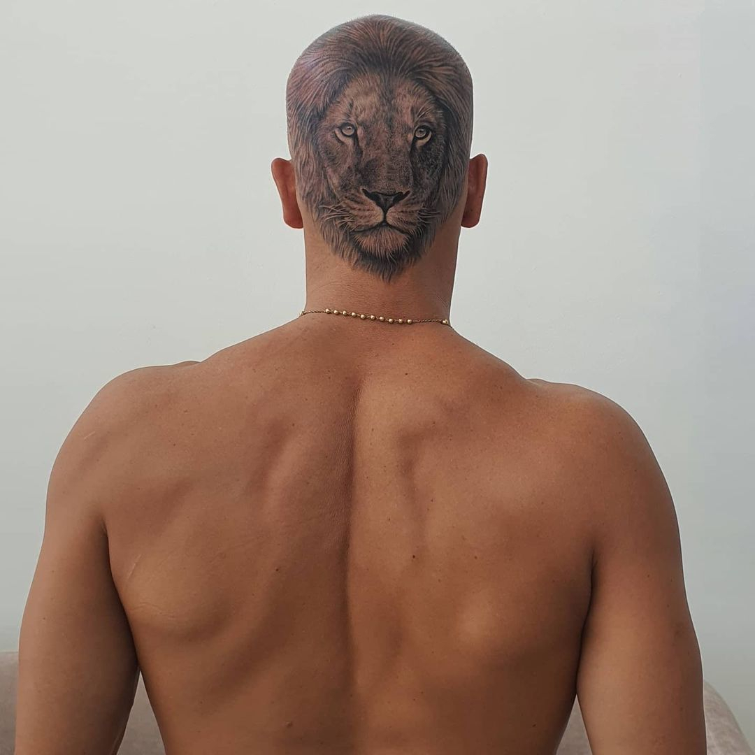 Keeper gets incredible lion tattoo on his head after hair fell out following coronavirus battle