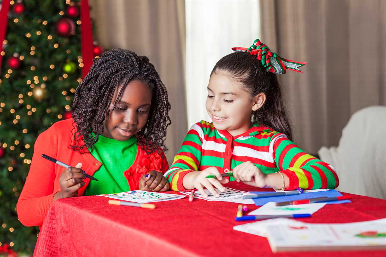 Council tells kids not give Christmas cards due to covid risk