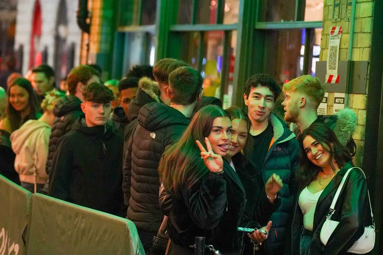 Brits hit the bars after month-long lockdown – as Tier 2 punters wrap up for drinks al fresco