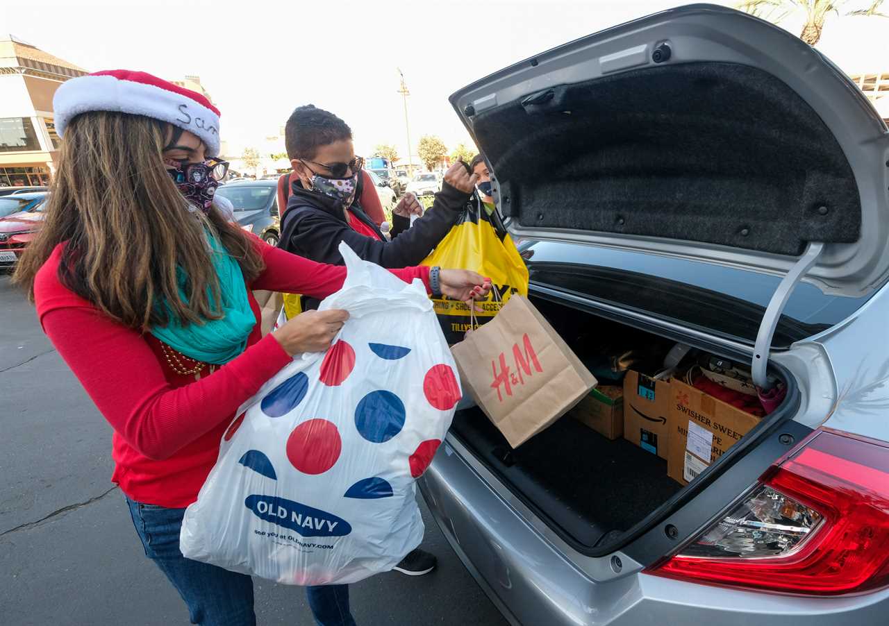 Fauci says US facing ‘full brunt’ of Thanksgiving Covid surge at Christmas when people ‘travel, shop, and congregate’