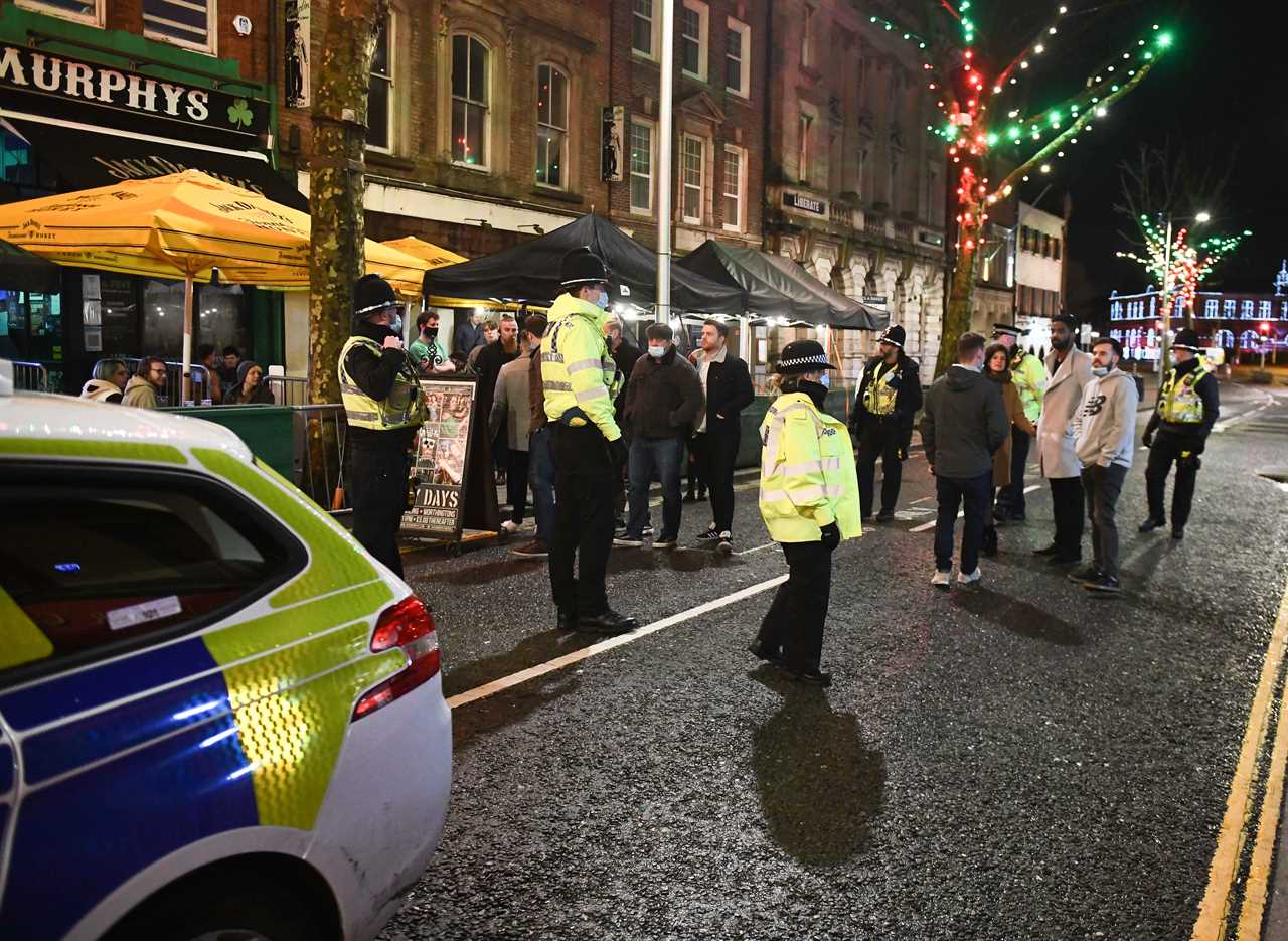 Party-goers hit the bars in Wales for last night out before pubs banned from selling booze in Covid crackdown