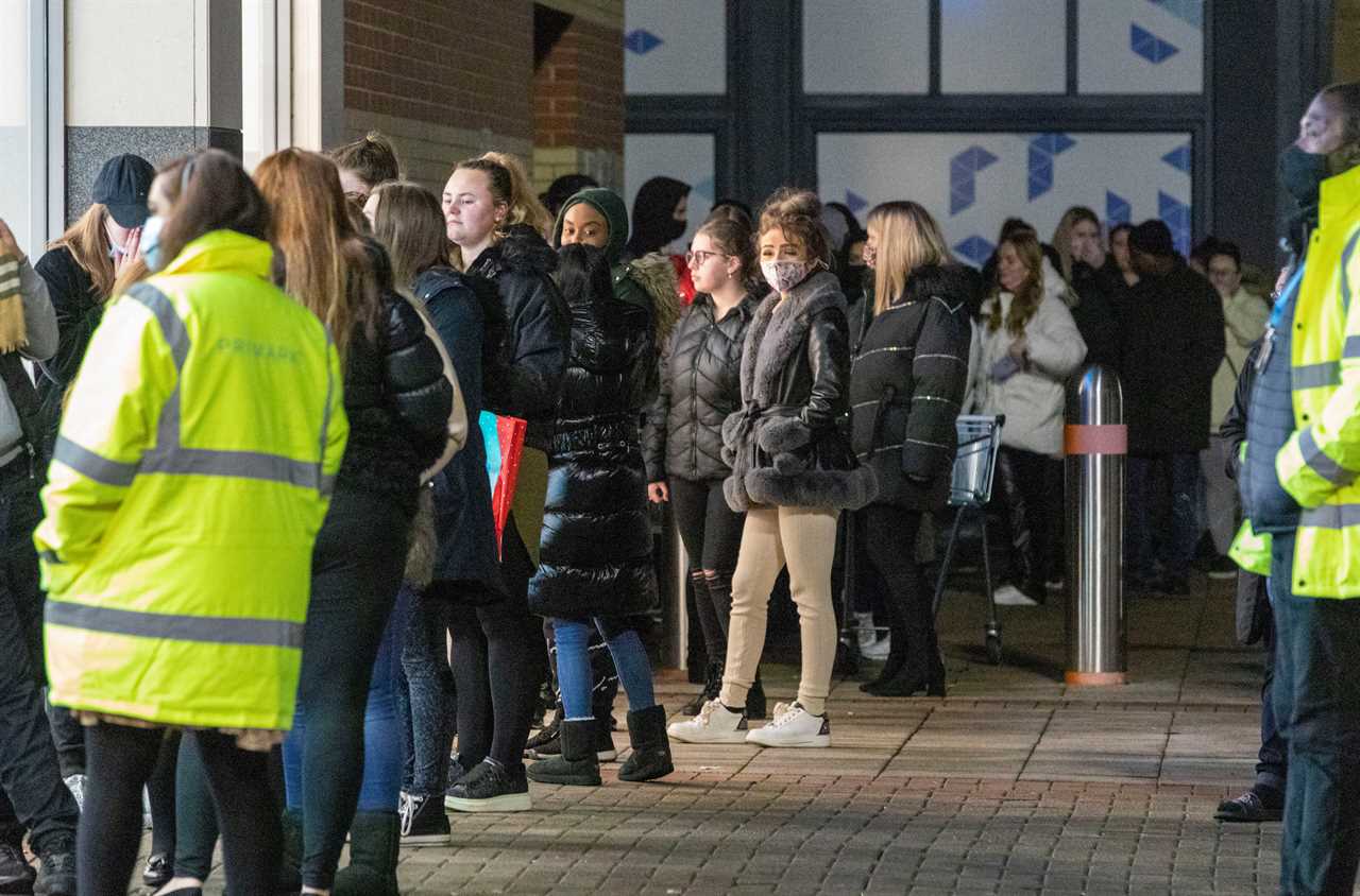 Fears Primark shoppers could spark third Covid wave as bargain hunters flock to 24/7 stores and queue for HOURS