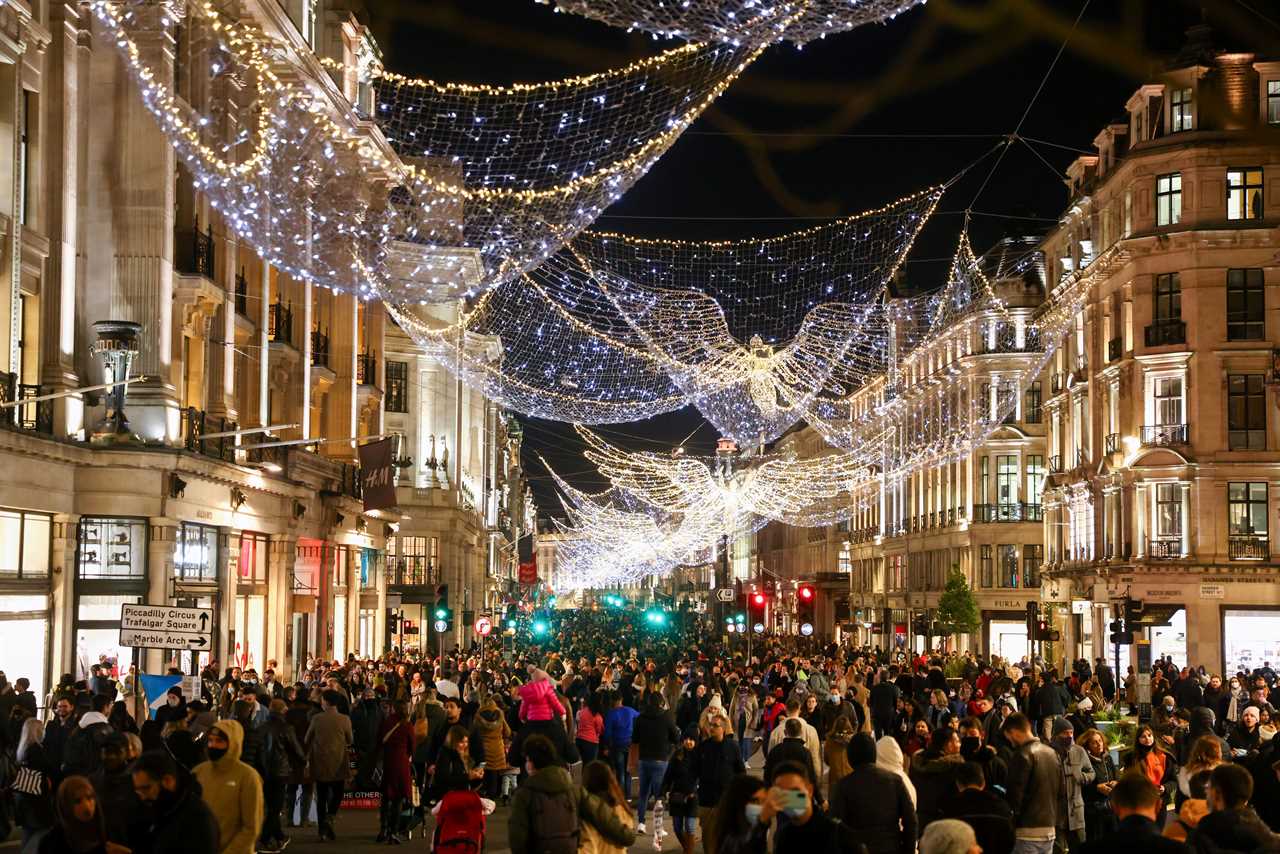 January could see ‘severe peak’ in Covid cases, warns Sage scientist after ‘concerning’ Xmas shopping scenes