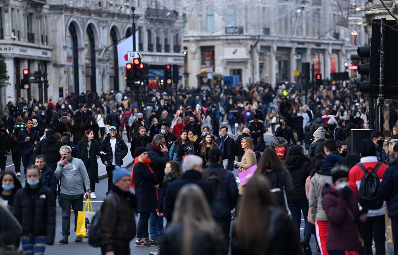 January could see ‘severe peak’ in Covid cases, warns Sage scientist after ‘concerning’ Xmas shopping scenes