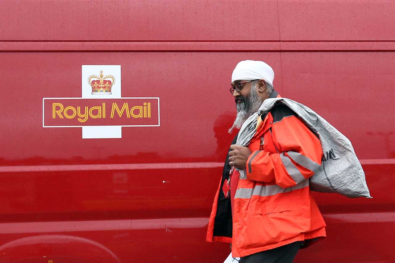 Christmas delivery ‘chaos’ as Covid restrictions spark Royal Mail surge & Brits ‘running out of time’ to post presents