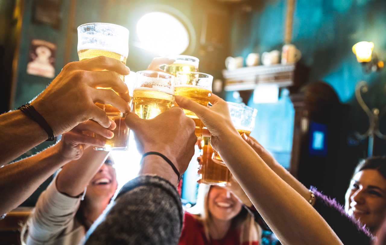 Tier 2 loophole sees pubs offer live music tickets to let drinkers order booze without meal