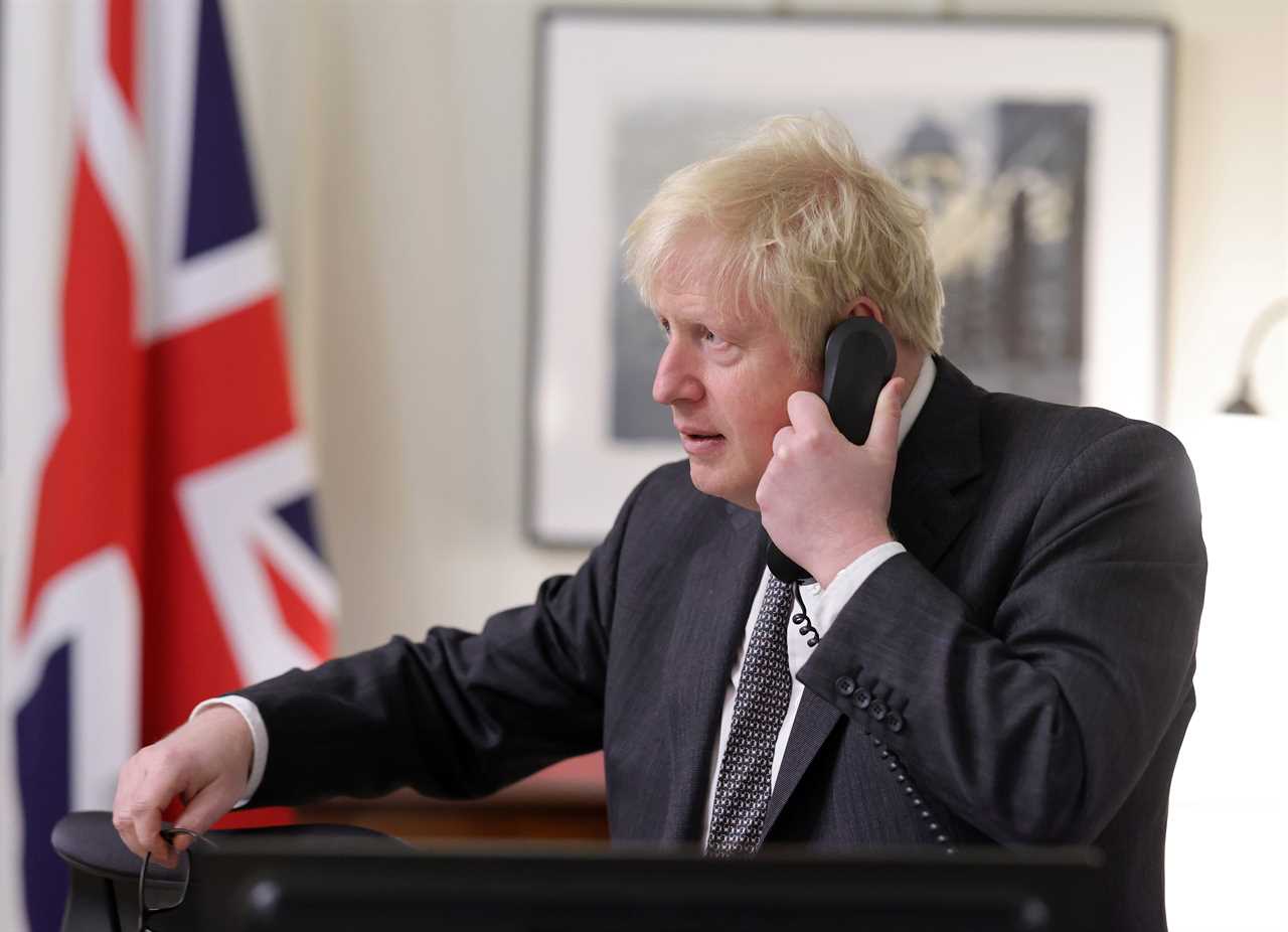 Boris Johnson ‘hopeful’ of Brexit deal but says ‘it’s looking very difficult’ on fish & teams ‘a long way apart’