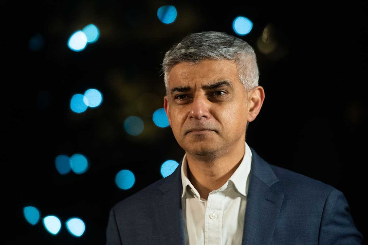 Wear Covid face masks outside while Christmas shopping in London to stop Tier 3, Sadiq Khan says