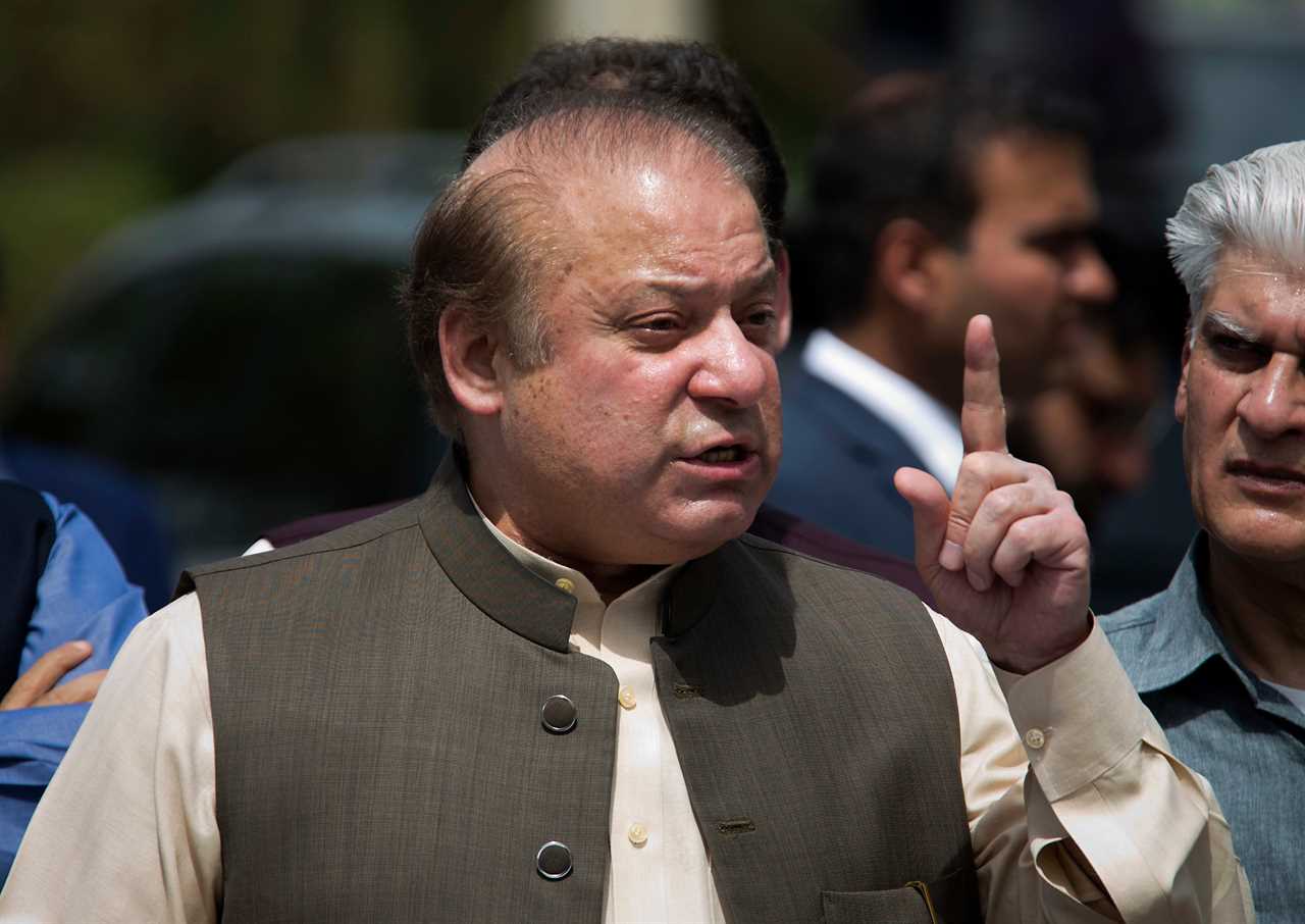 Pakistan rejected an extradition flight from the UK amid a diplomatic row over its former PM