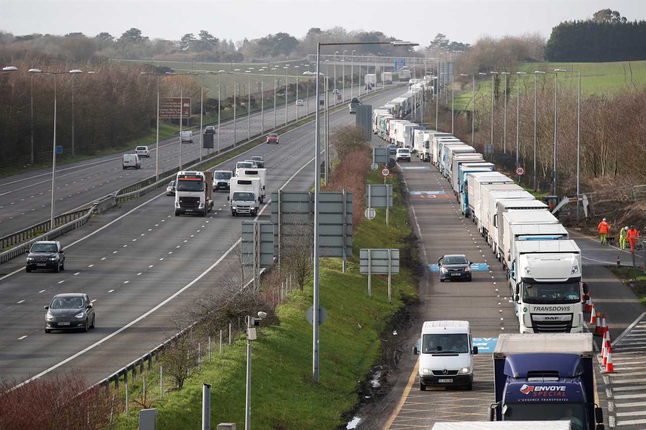 Trucks carrying Xmas gifts queue for 20 MILES at Dover after crisis at UK’s container ports & No Deal Brexit stockpiling