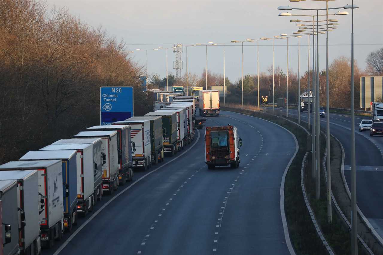 Trucks carrying Xmas gifts queue for 20 MILES at Dover after crisis at UK’s container ports & No Deal Brexit stockpiling