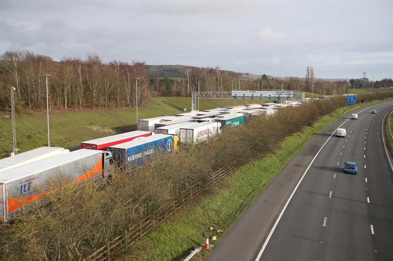 Trucks carrying Xmas gifts queue for 20 MILES at Dover after crisis at UK’s container ports & No Deal Brexit stockpiling