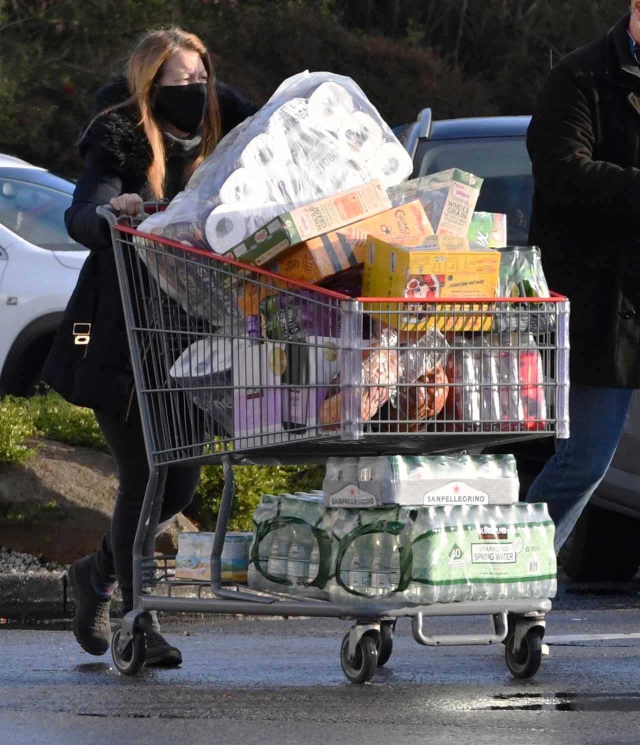 Millions hit the high street to splurge £1.2billion on last minute Christmas bargains in biggest shopping day of year