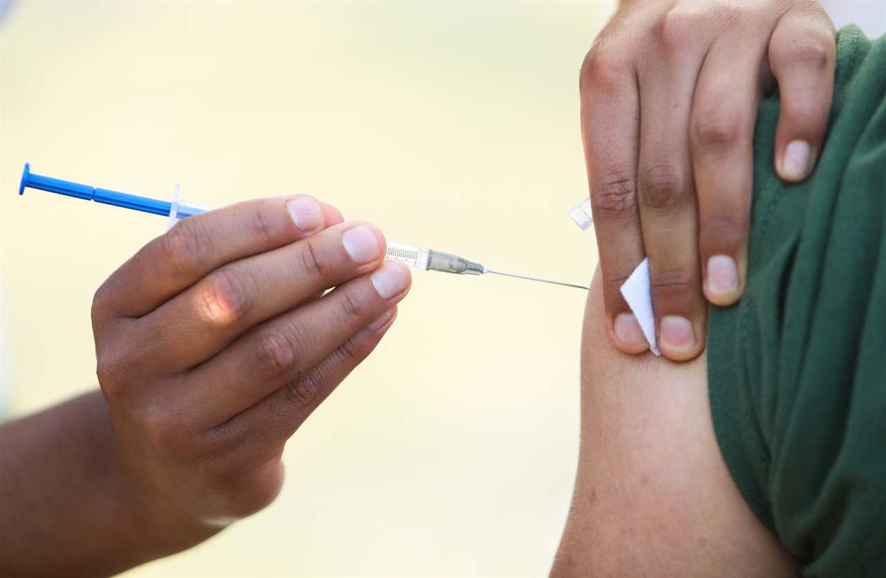 FDA approves Moderna Covid vaccine for emergency use week after Pfizer authorized for Americans