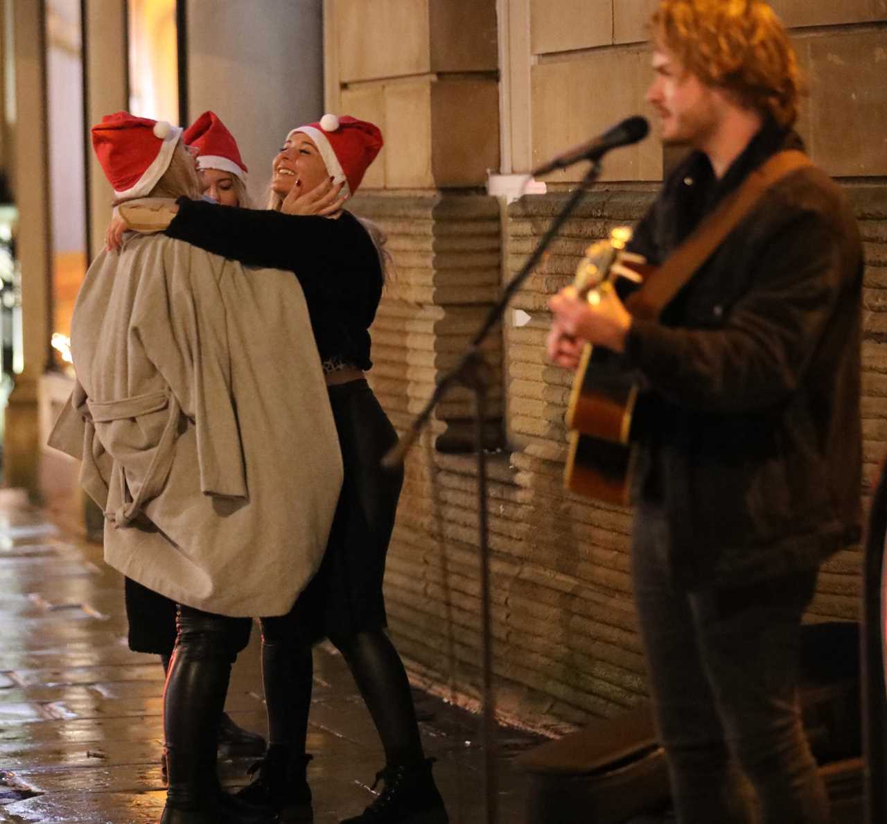 Tier 2 drinkers hit the pubs while they still can – as streets are deserted in London and Cardiff on Black Eye Friday