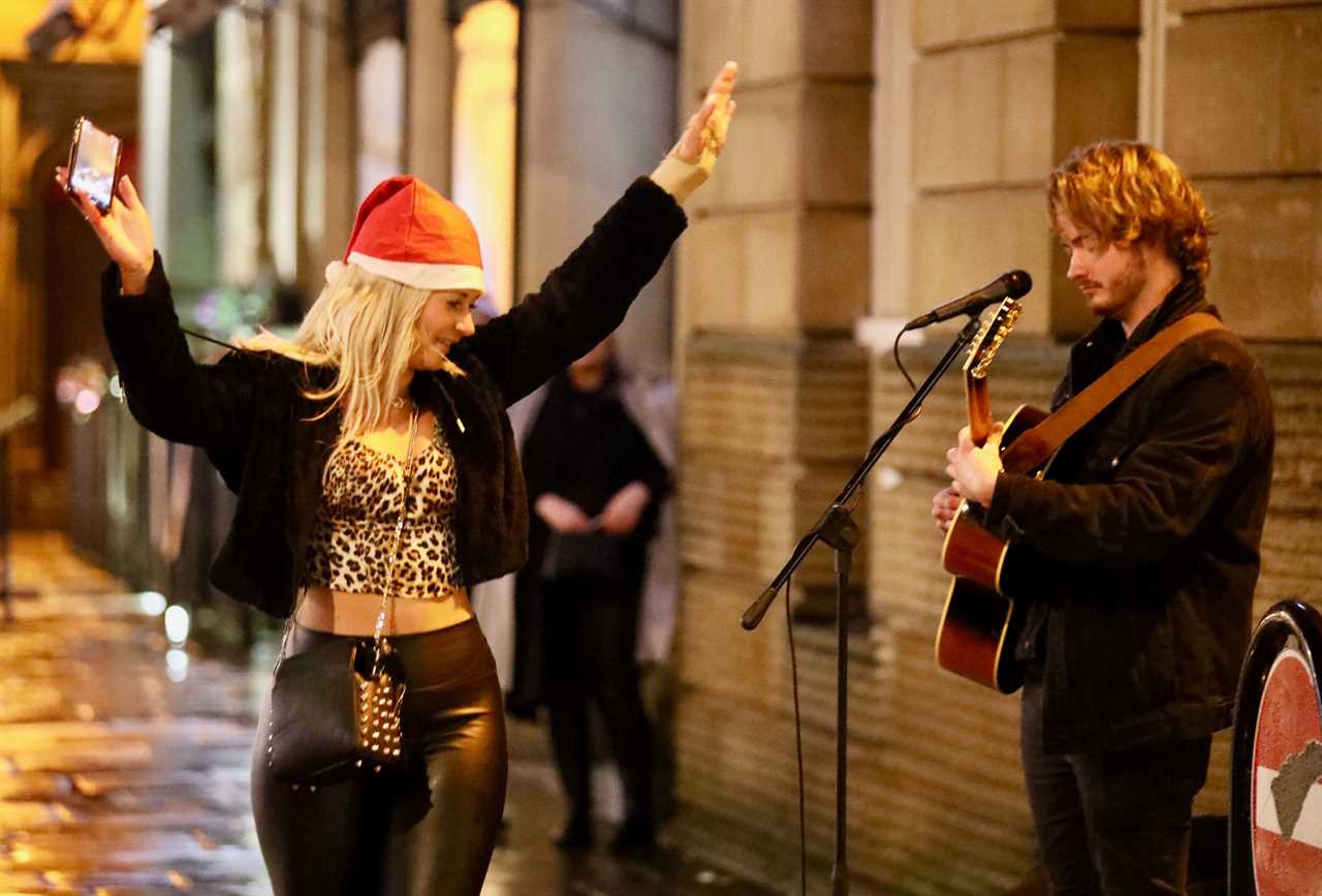 Tier 2 drinkers hit the pubs while they still can – as streets are deserted in London and Cardiff on Black Eye Friday