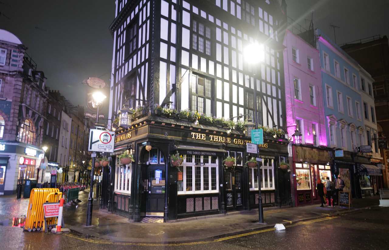 Tier 2 drinkers hit the pubs while they still can – as streets are deserted in London and Cardiff on Black Eye Friday