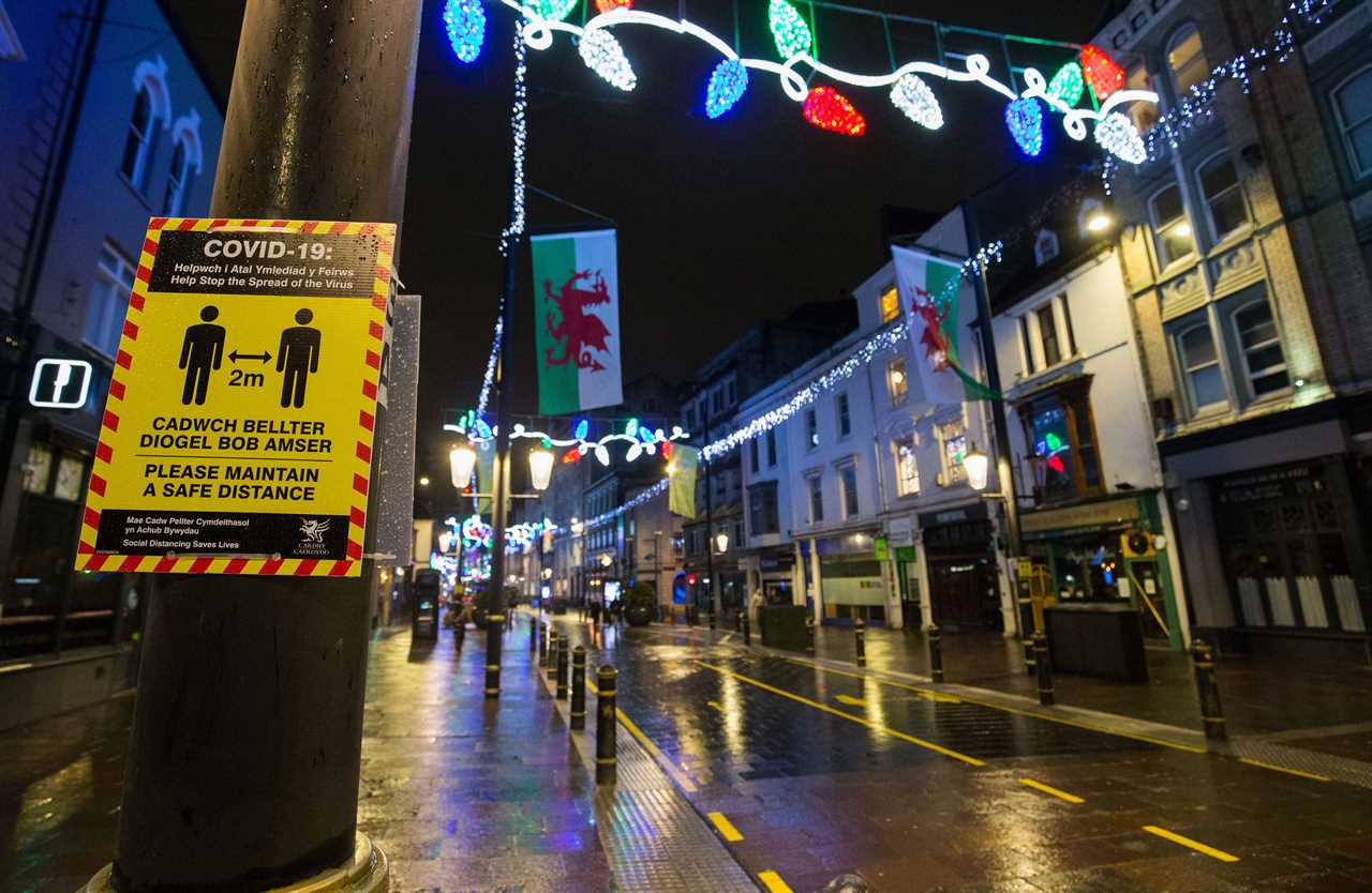 Tier 2 drinkers hit the pubs while they still can – as streets are deserted in London and Cardiff on Black Eye Friday