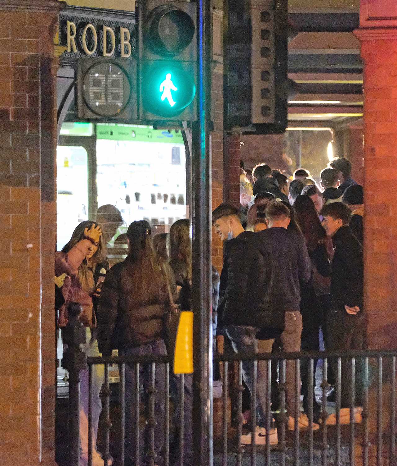 Tier 2 drinkers hit the pubs while they still can – as streets are deserted in London and Cardiff on Black Eye Friday