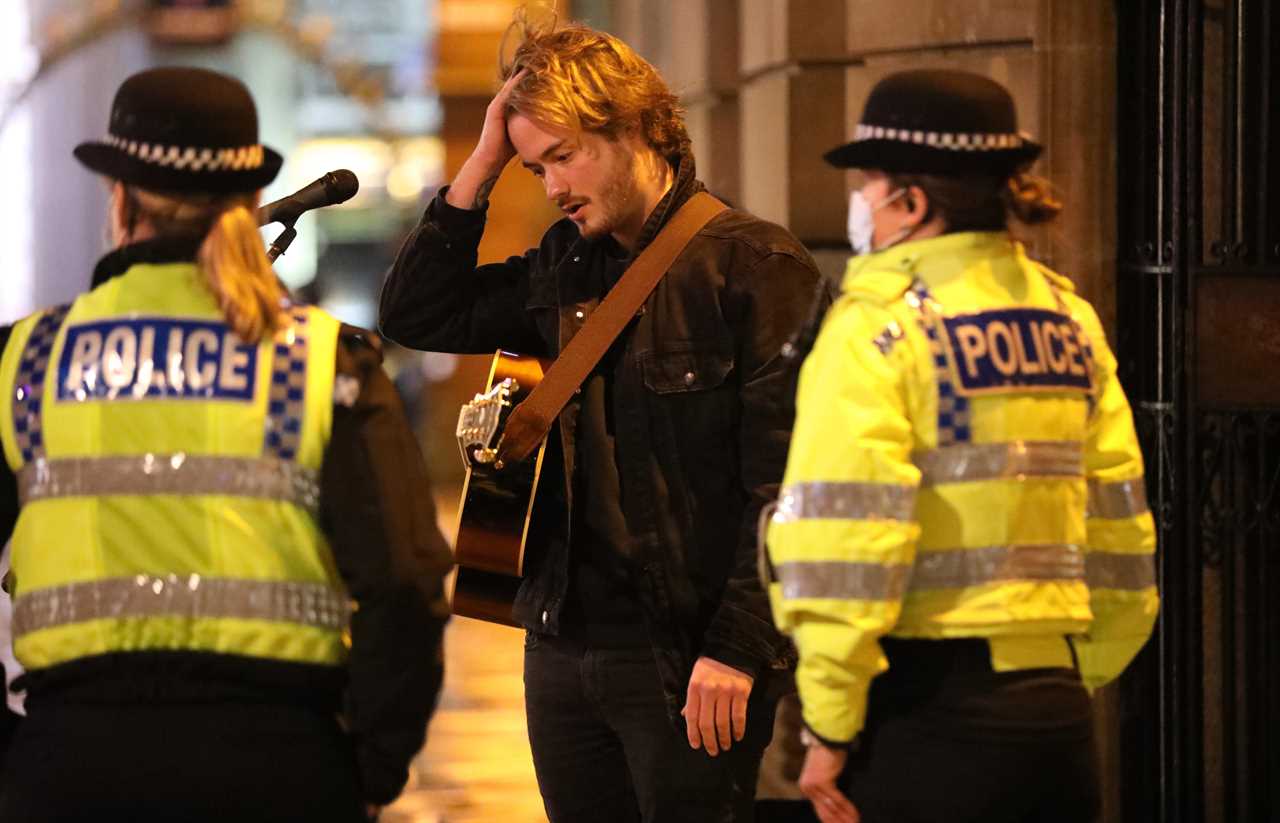 Tier 2 drinkers hit the pubs while they still can – as streets are deserted in London and Cardiff on Black Eye Friday