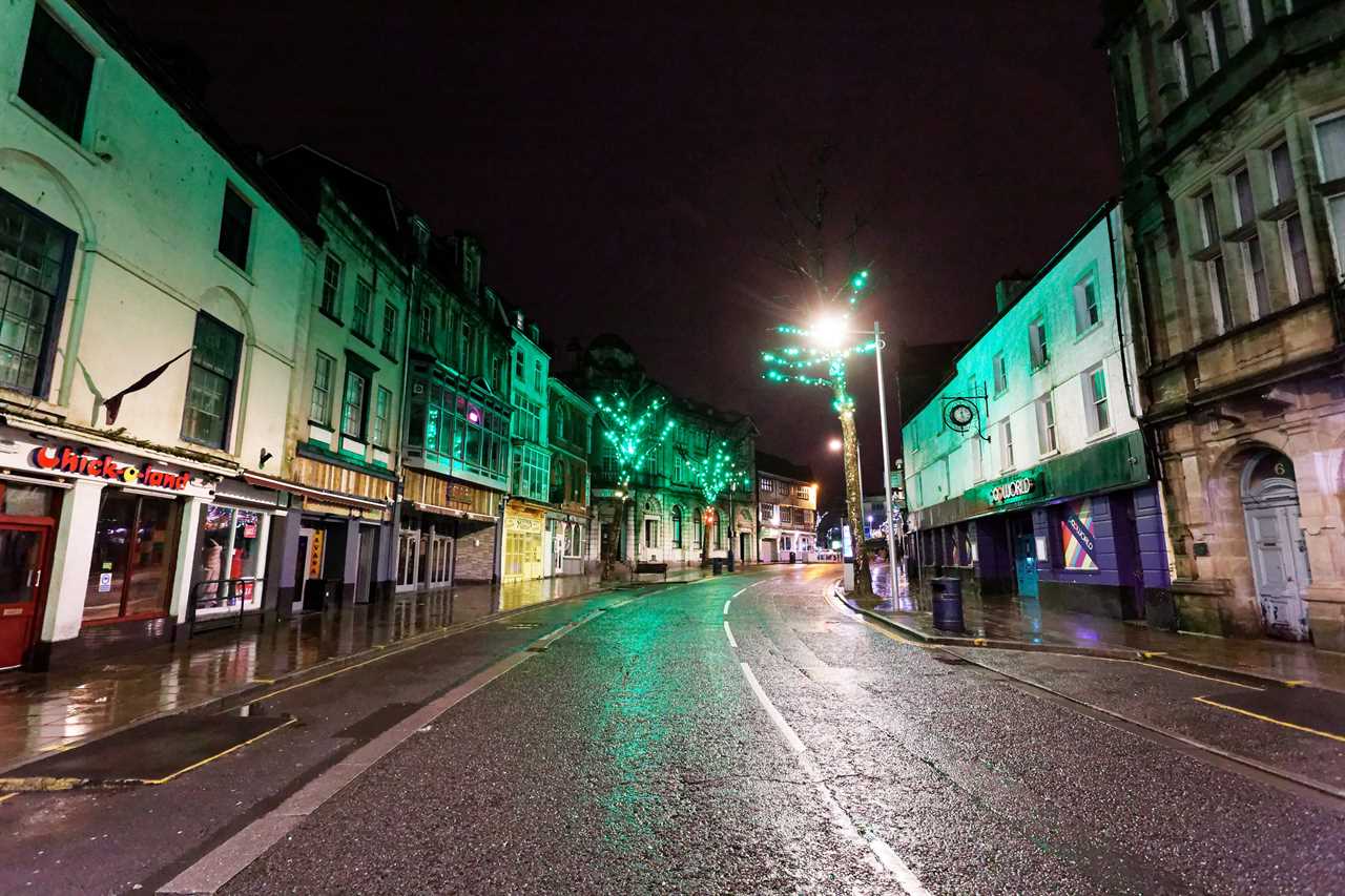 Tier 2 drinkers hit the pubs while they still can – as streets are deserted in London and Cardiff on Black Eye Friday